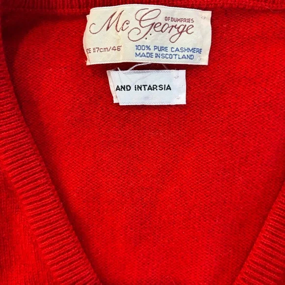 Vintage 1980s McGeorge of Dumfries 100% Cashmere Intarsia Sweater V Neck Size 46